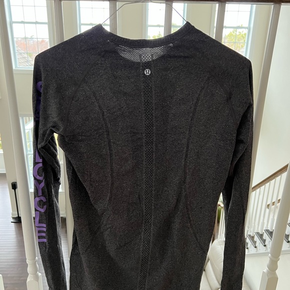 Lululemon x Soul Cycle !! Swiftly Tech long sleeve top, size 10 - Picture 4 of 5